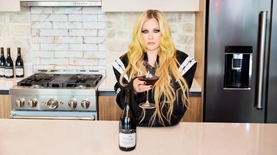 avril banshee 0025 addbottle