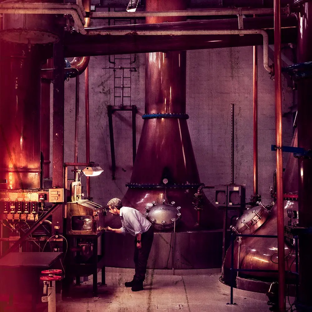 loch lomond distillery coppers stills cropped